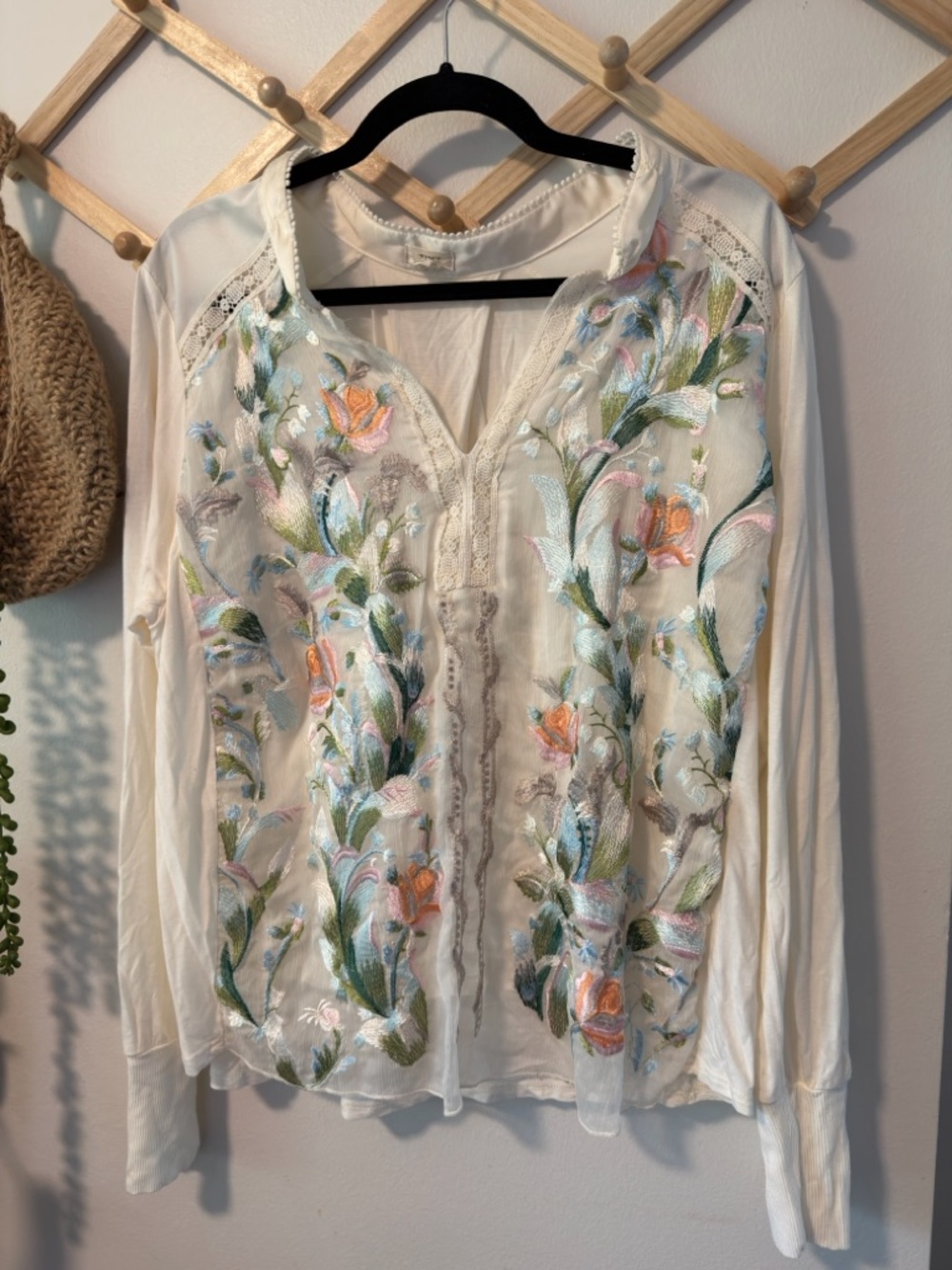 Embroidered Floral Cream Blouse - Elegant Women's Top - Picture 5 of 10